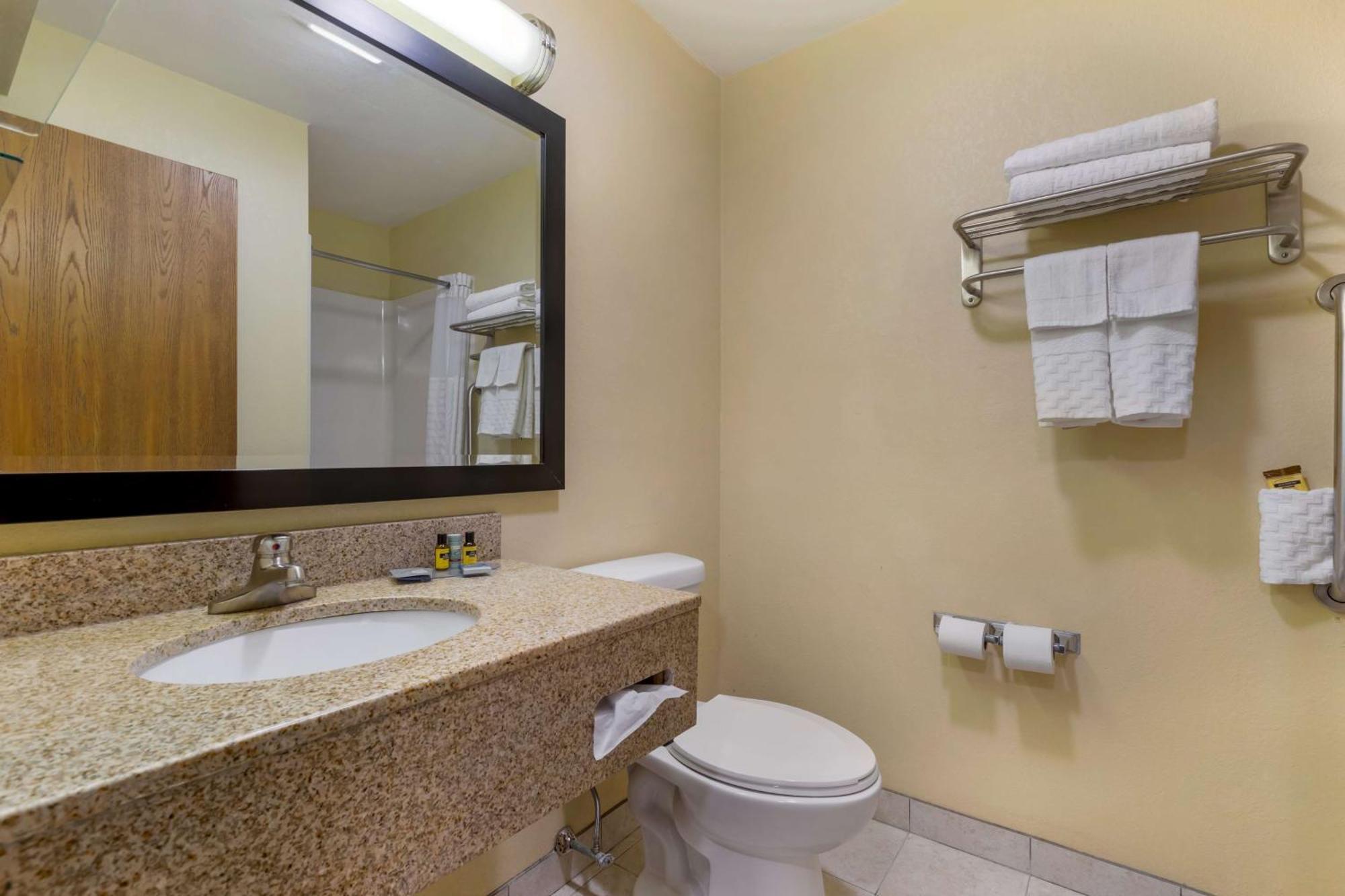 Best Western Plus Altoona Inn Экстерьер фото