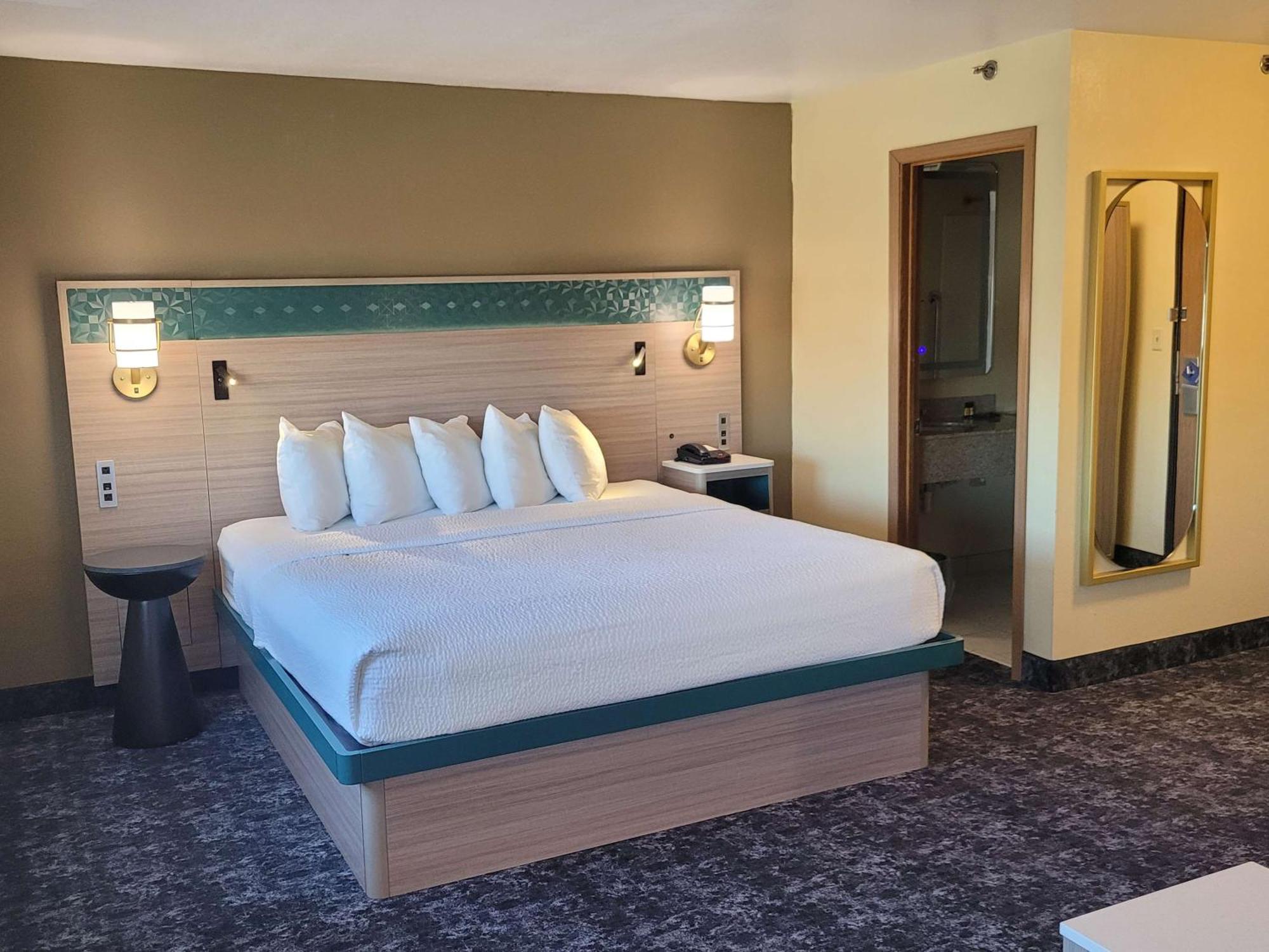Best Western Plus Altoona Inn Экстерьер фото